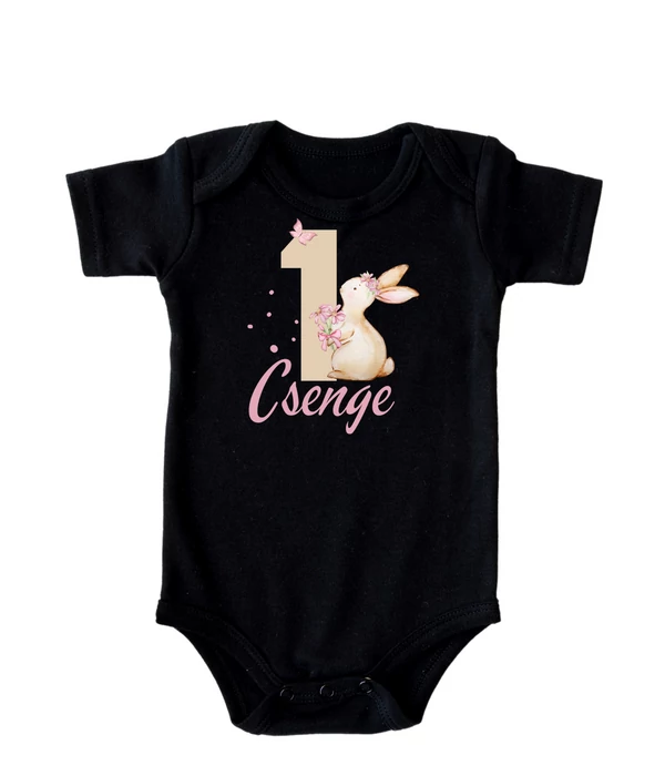 Csenge (saját név) 1 éves - Egyedi születésnapi baba body nyuszival