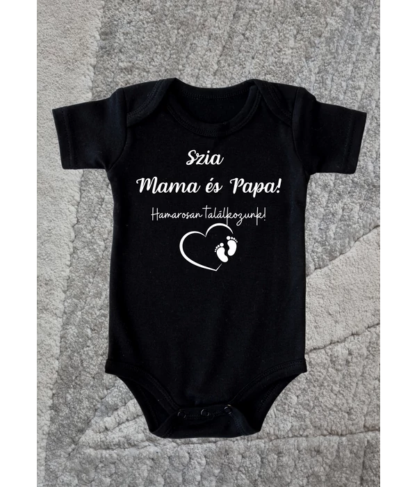 Szia Mama és Papa! Hamarosan találkozunk - babavárást bejelentő egyedi baba body