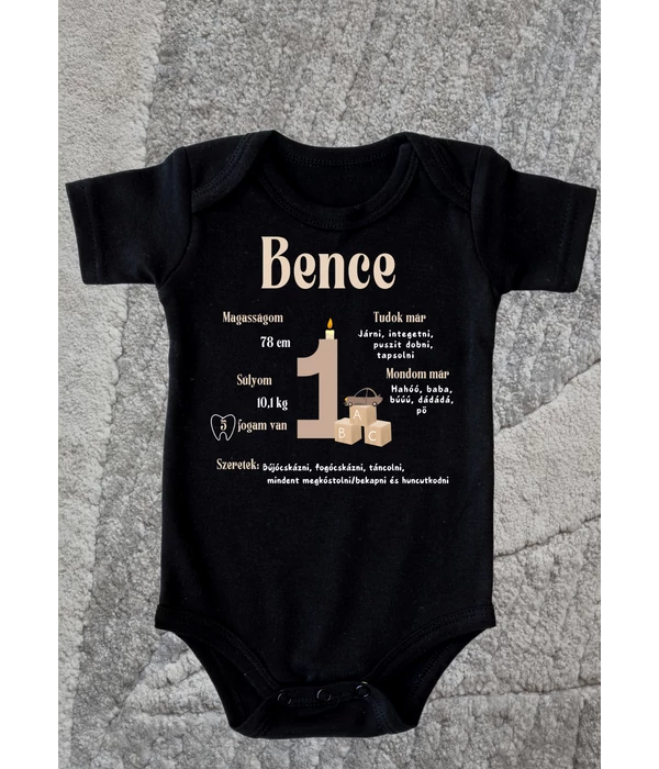Bence (saját név) 1 éves - Egyedi szülinapi baba body autós